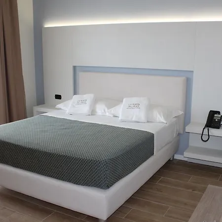 La Porta Del Sole & Village 호텔 4*